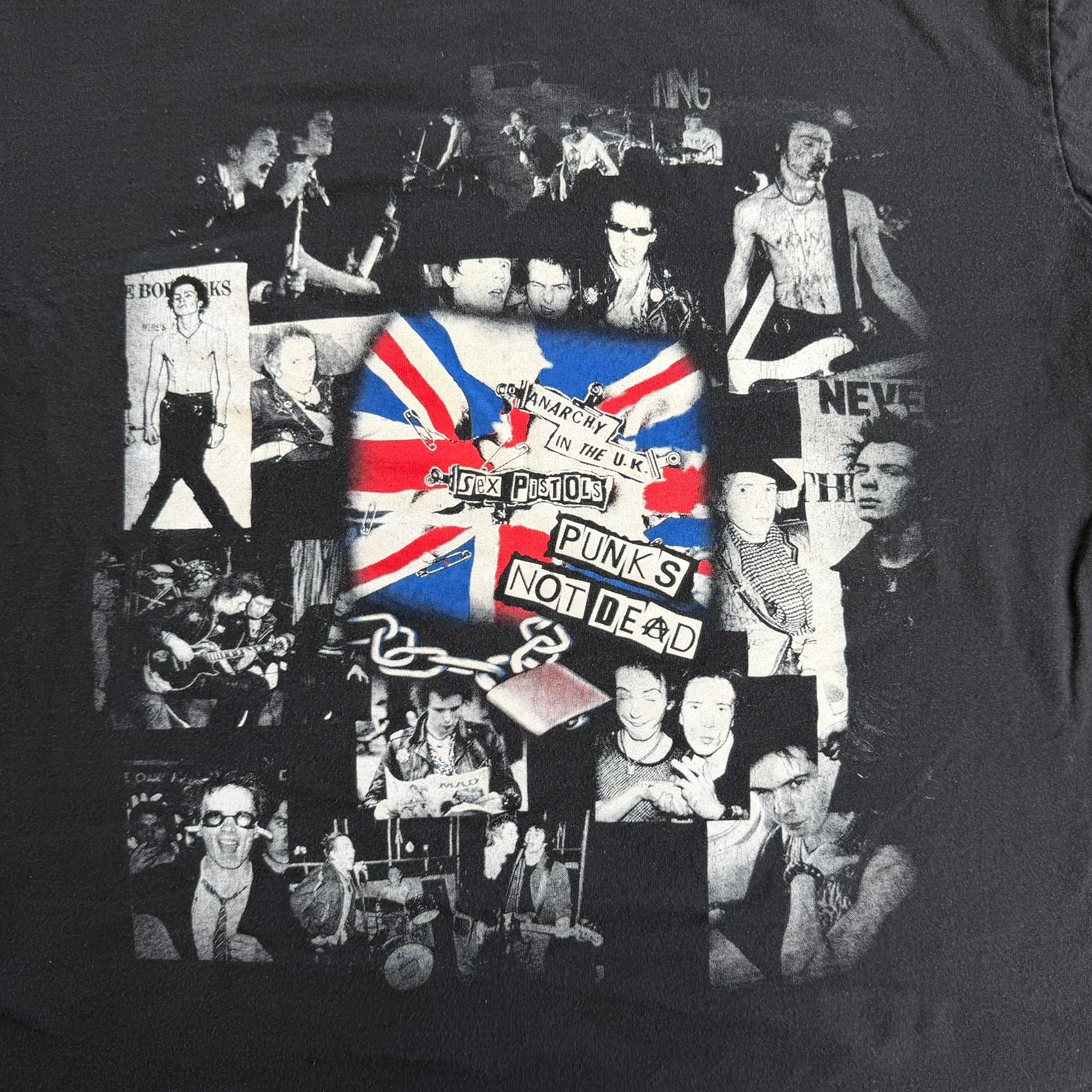 J- Vintage 90s Sex Pistols Anarchy In The UK Punk's Not Dead Graphic Tee - XL