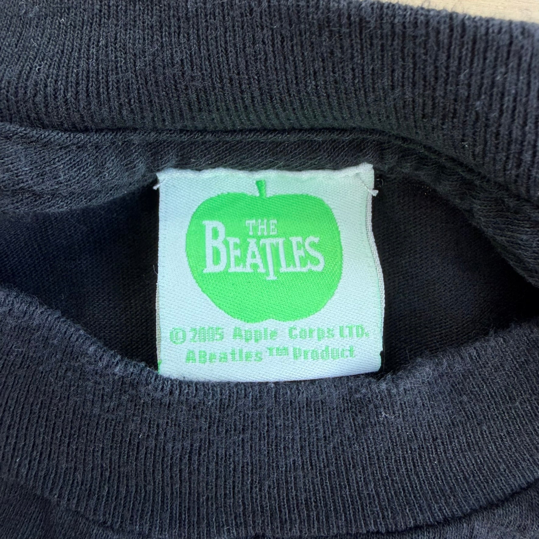 J- Vintage '05 The Beatles UK Flag Graphic & Text Tee - L