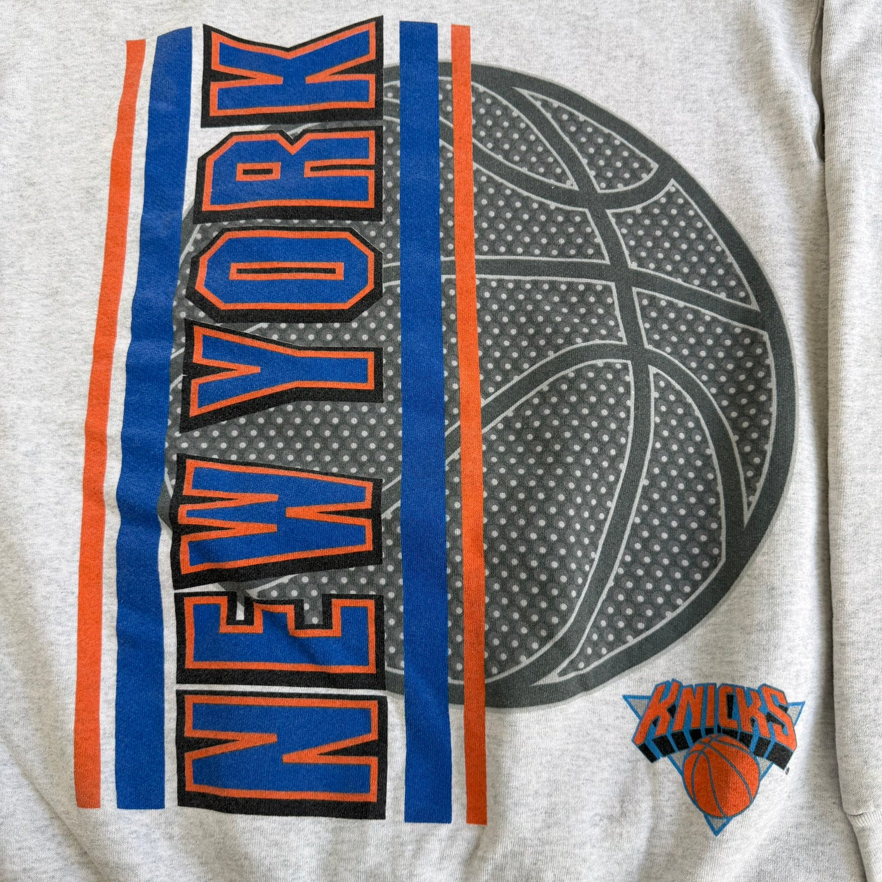 Vintage 90s New York Knicks NBA Salem Sportswear Graphic Made In USA Crewneck - XL