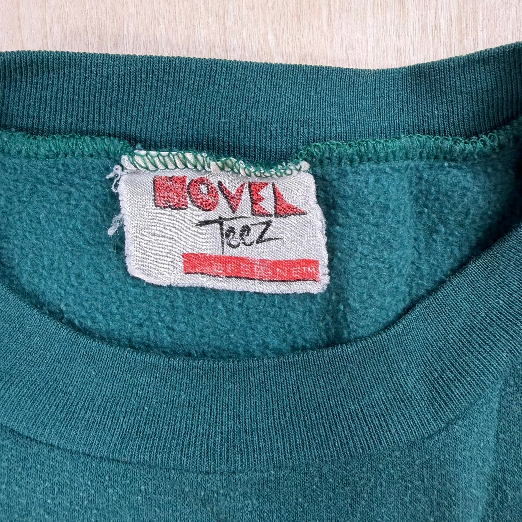 J- Vintage '94 Looney Tunes Characters Hockey Graphic Crewneck - L