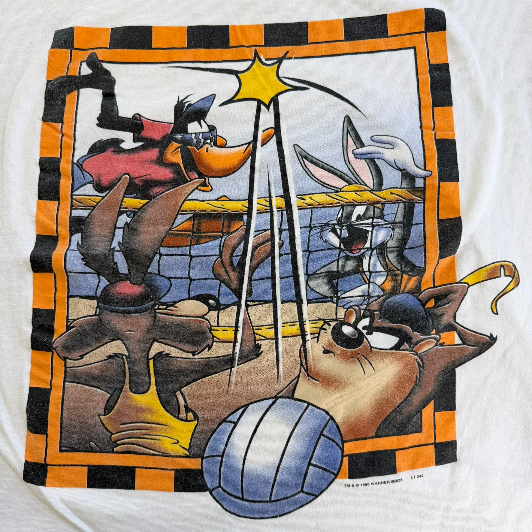 J- Vintage '96 Looney Tunes Characters Volleyball Graphic Tee - XL