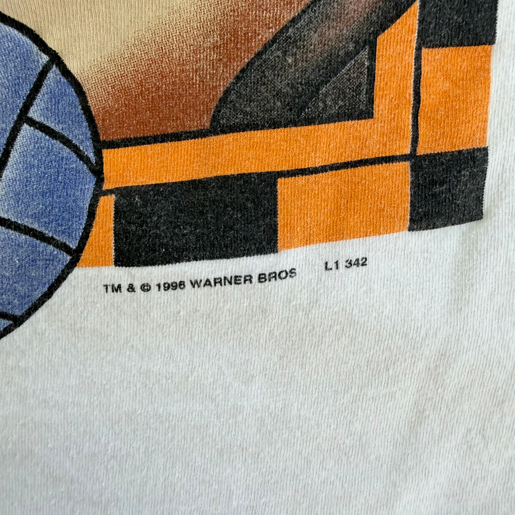J- Vintage '96 Looney Tunes Characters Volleyball Graphic Tee - XL