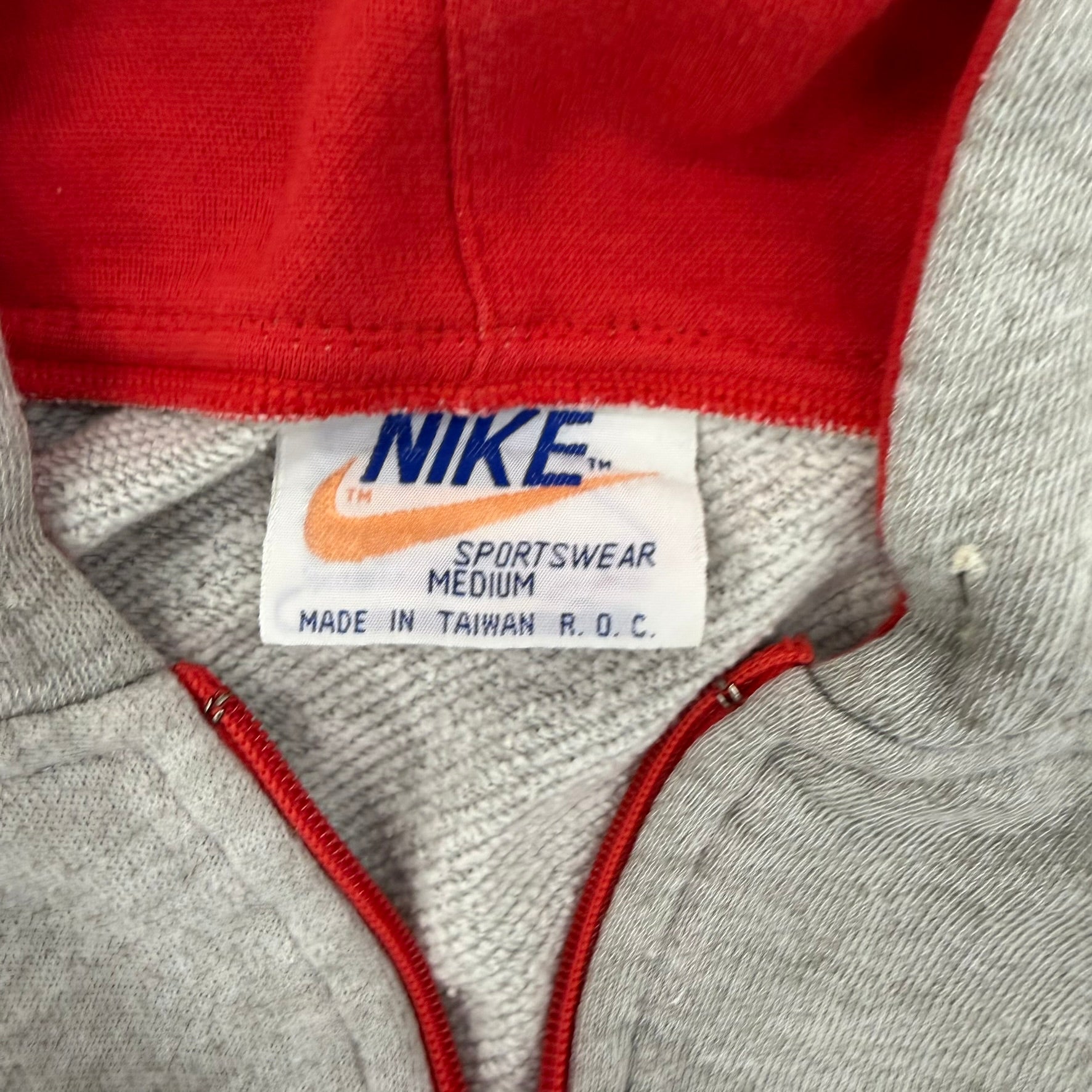 J- Vintage Nike Text & Logo Zip Up Hoodie - M