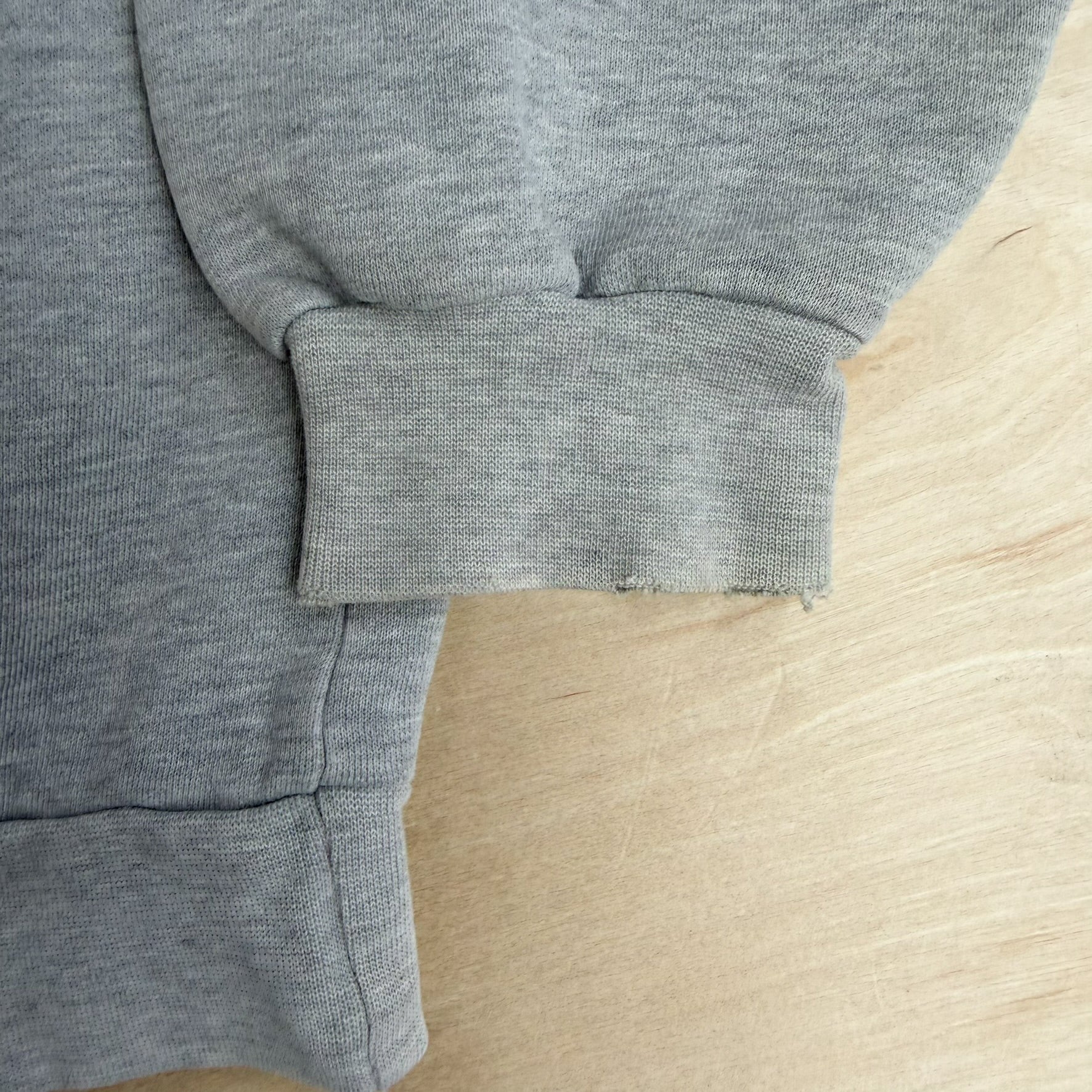 J- Vintage Izod Embroidered Crest Crewneck - L