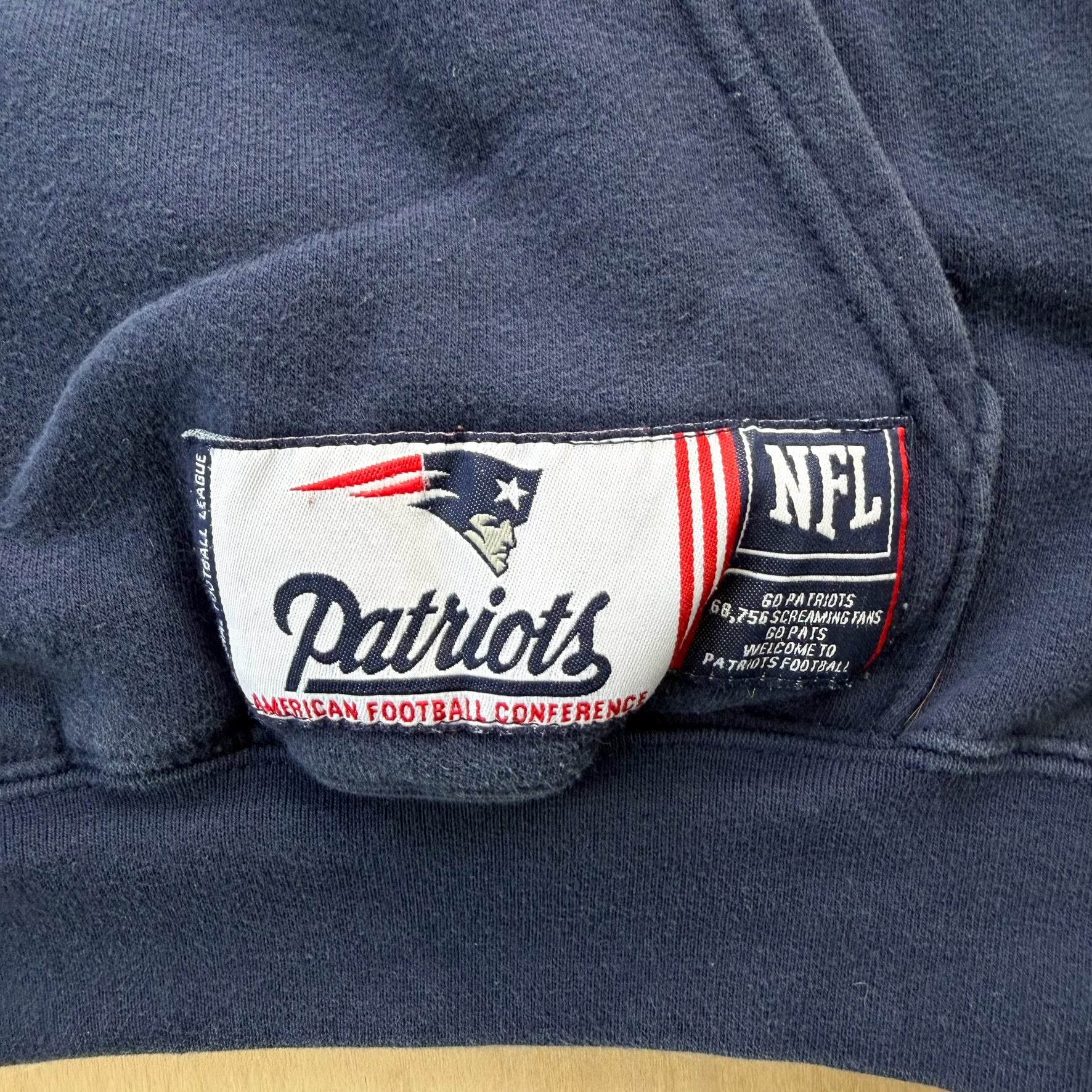 J- Vintage New England Patriots NFL Embroidered Text & Logo Hoodie - XL