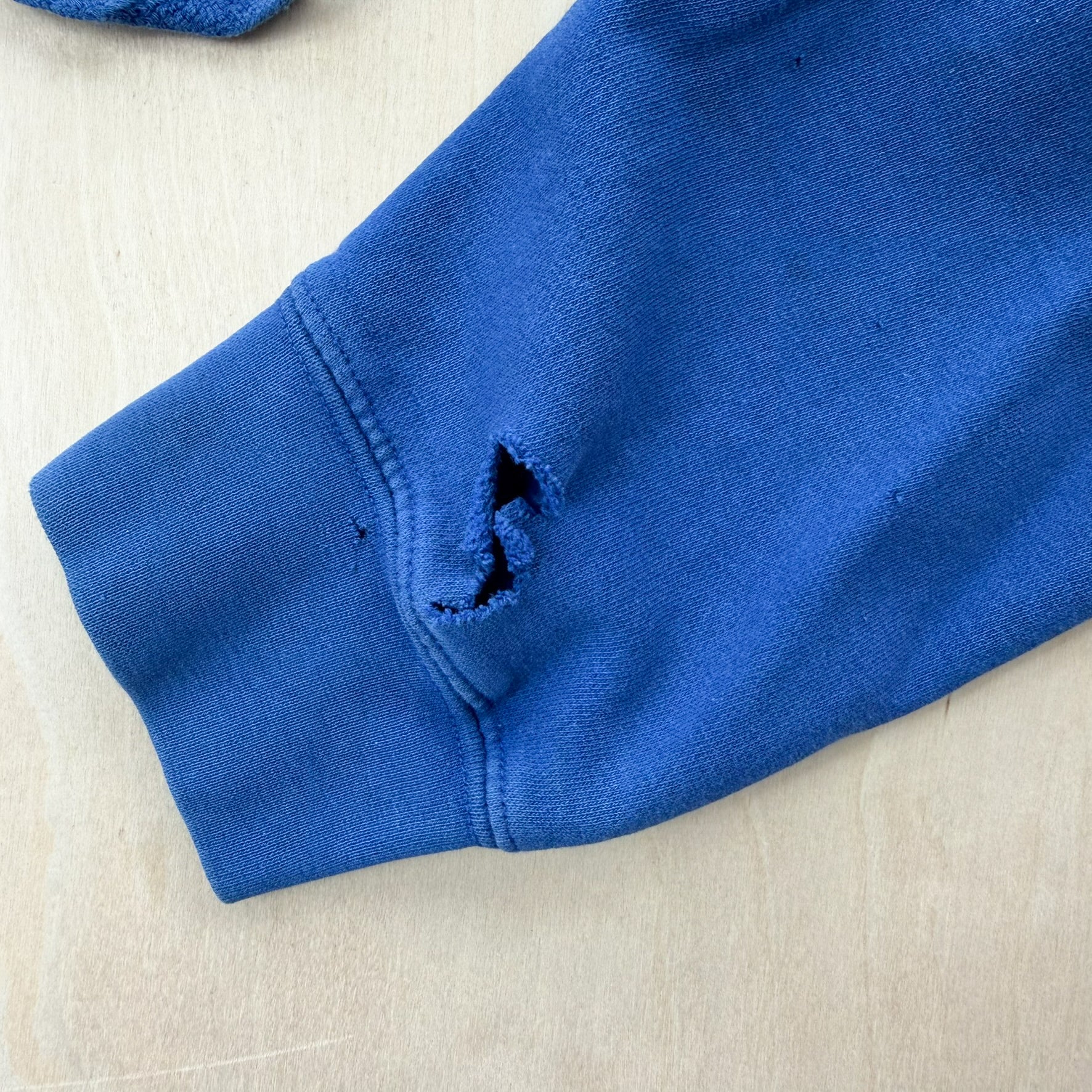 J- Vintage Indianapolis Colts NFL Logo & Text Hoodie - L