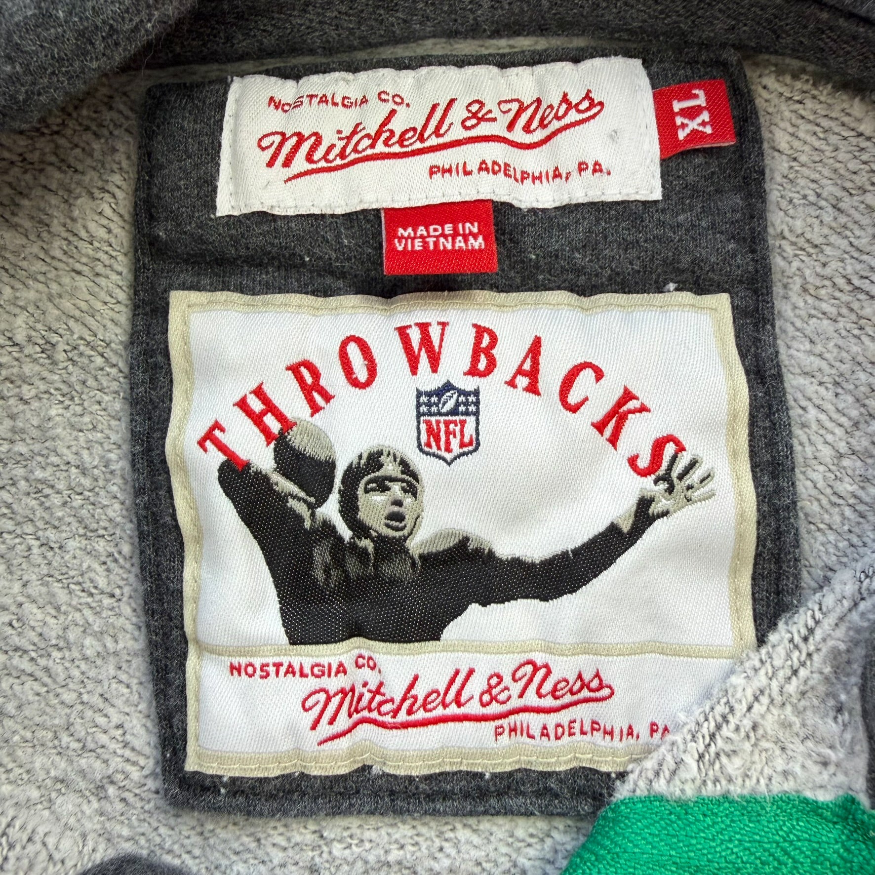 J- Vintage Philadelphia Eagles NFL Mitchell & Ness Henley Hoodie - XL
