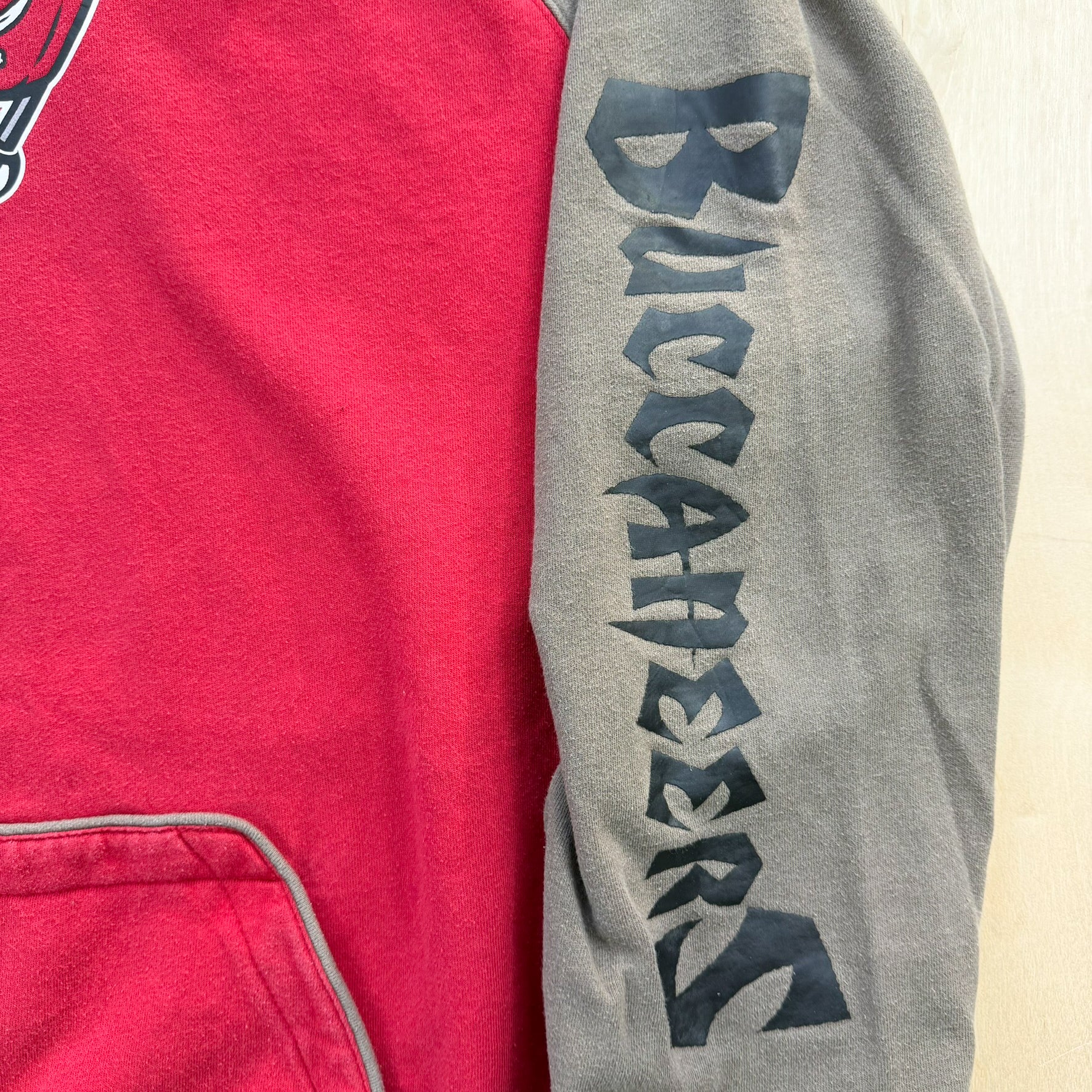 J- Vintage Tampa Bay Buccaneers NFL Reebok Logo Hoodie - XL