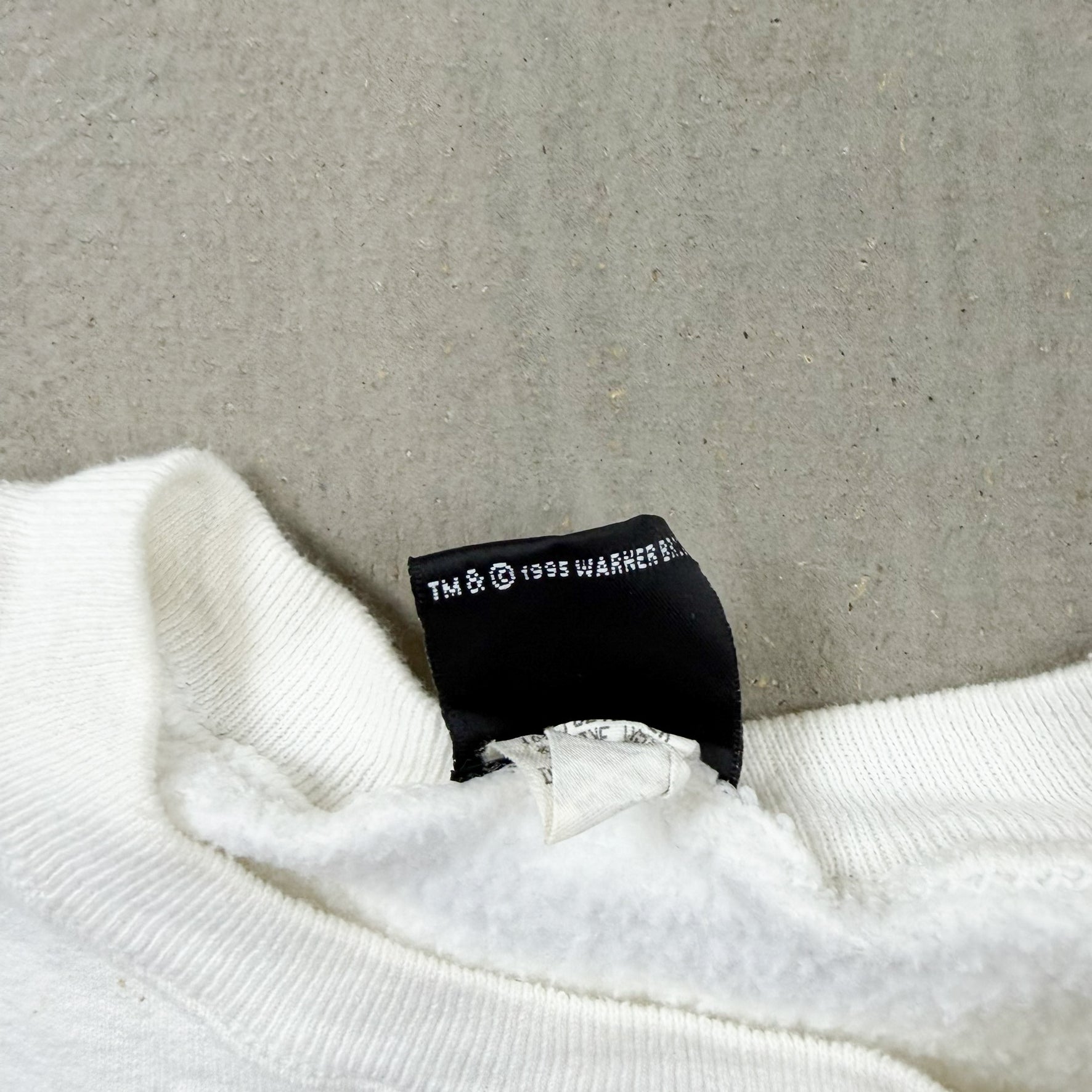 F- Vintage '95 Looney Tunes Characters & Text Graphic Made In USA Crewneck