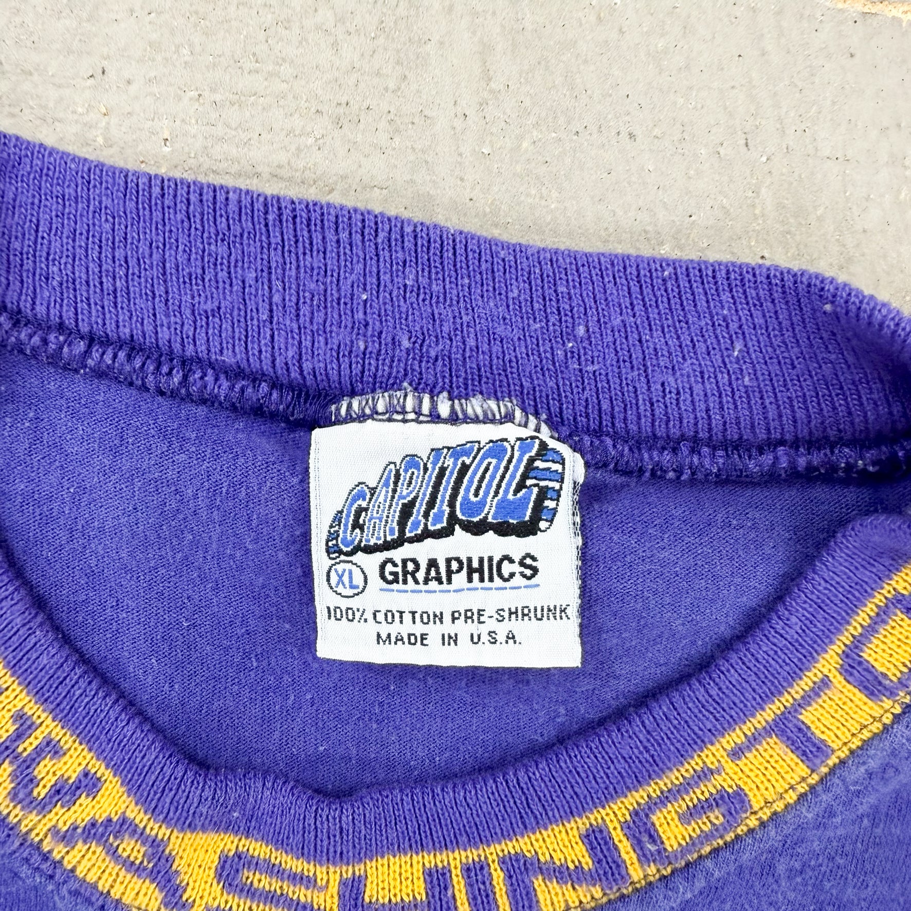 F- Vintage Washington Huskies Graphic Capitol Hill Made In USA Single Stitch Tee