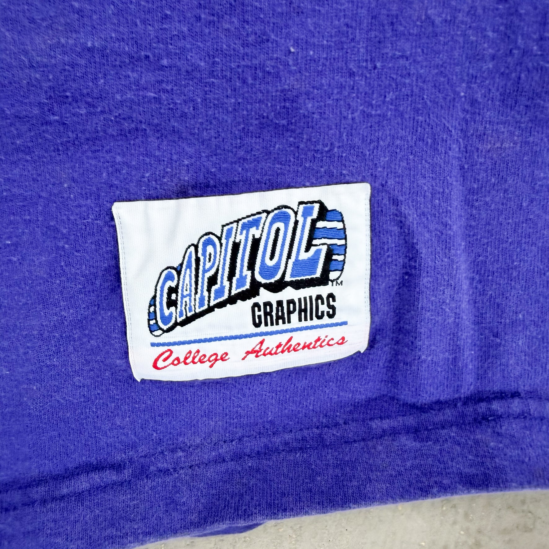 F- Vintage Washington Huskies Graphic Capitol Hill Made In USA Single Stitch Tee