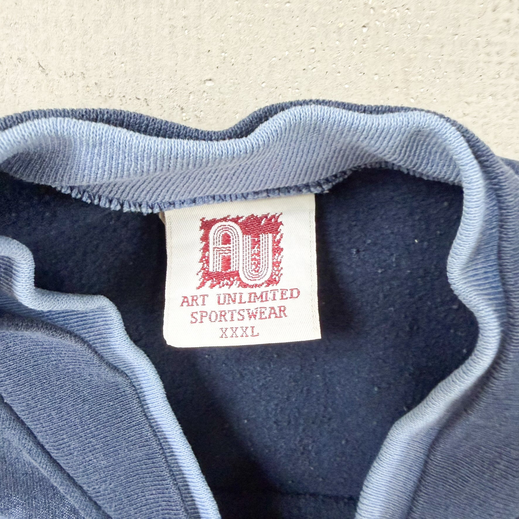 F- Vintage Art Unlimited Wolves & Moon Made In USA Henley Crewneck