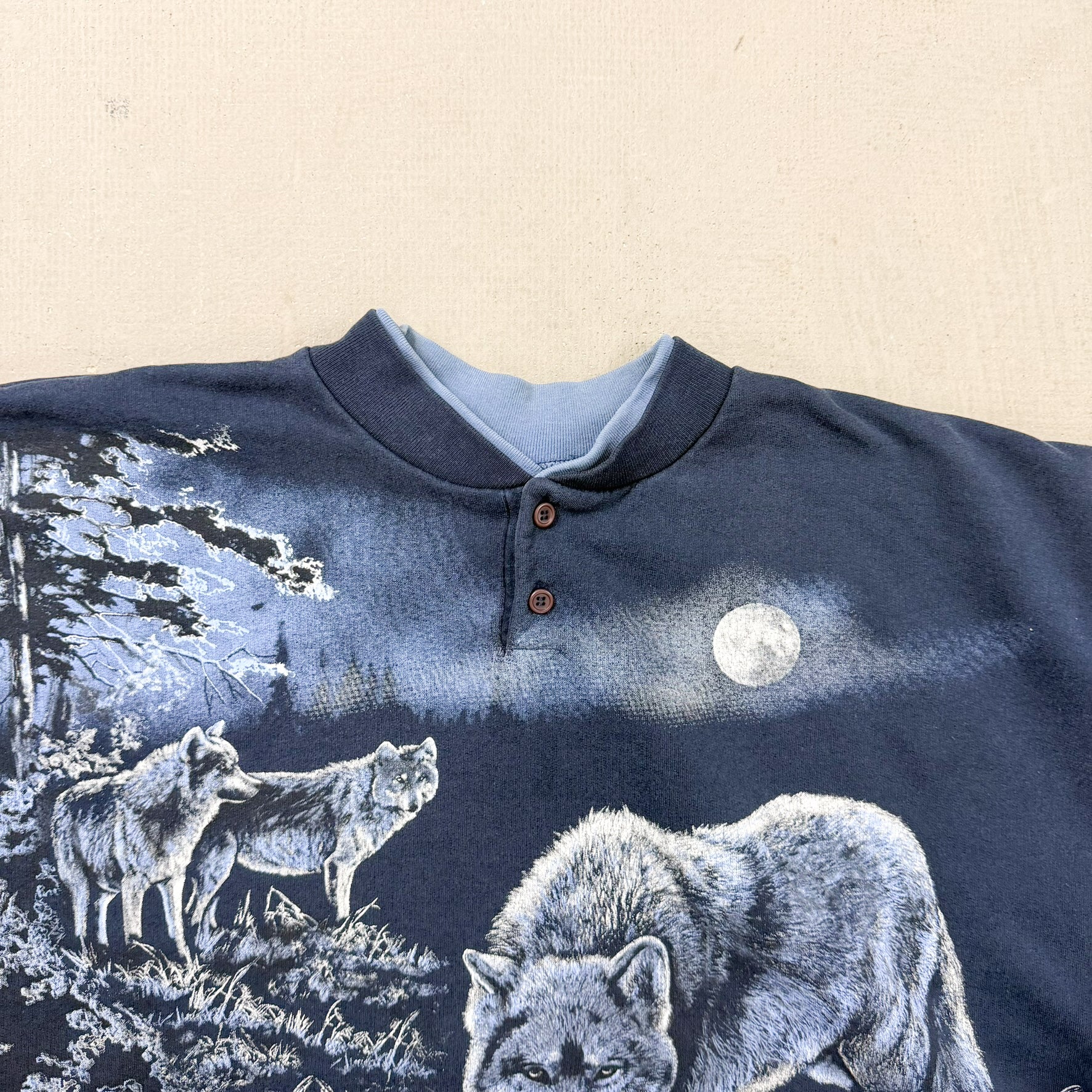 F- Vintage Art Unlimited Wolves & Moon Made In USA Henley Crewneck