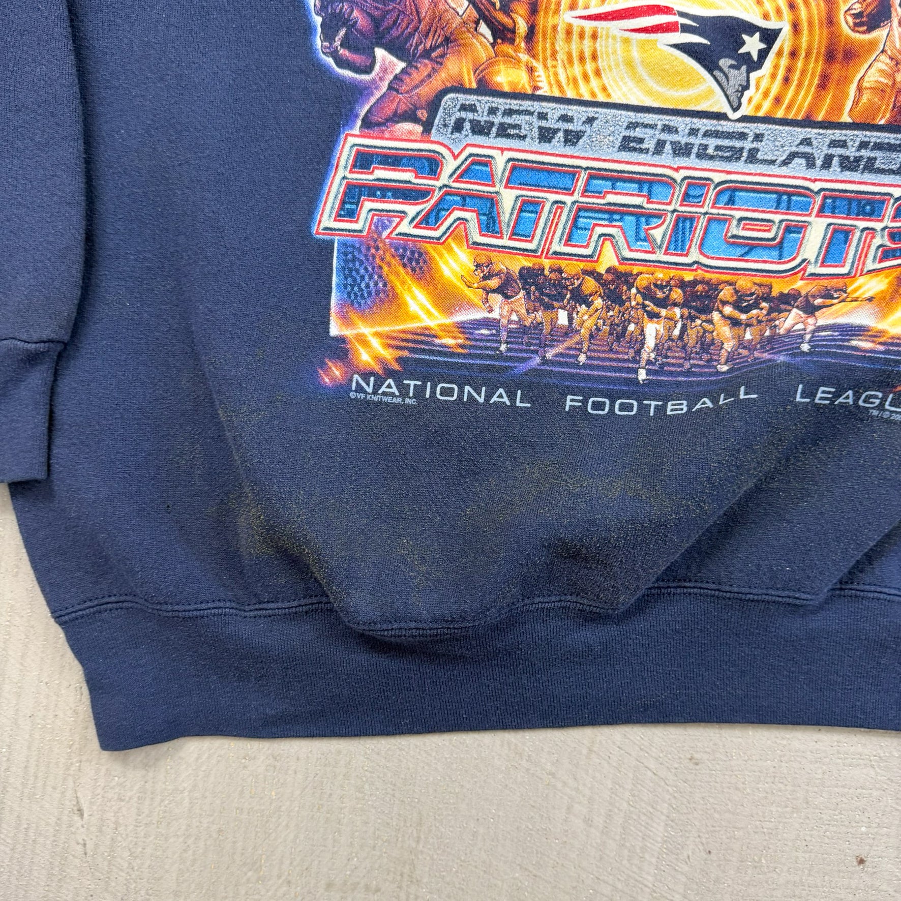 F- Vintage '00 New England Patriots NFL Graphic Crewneck