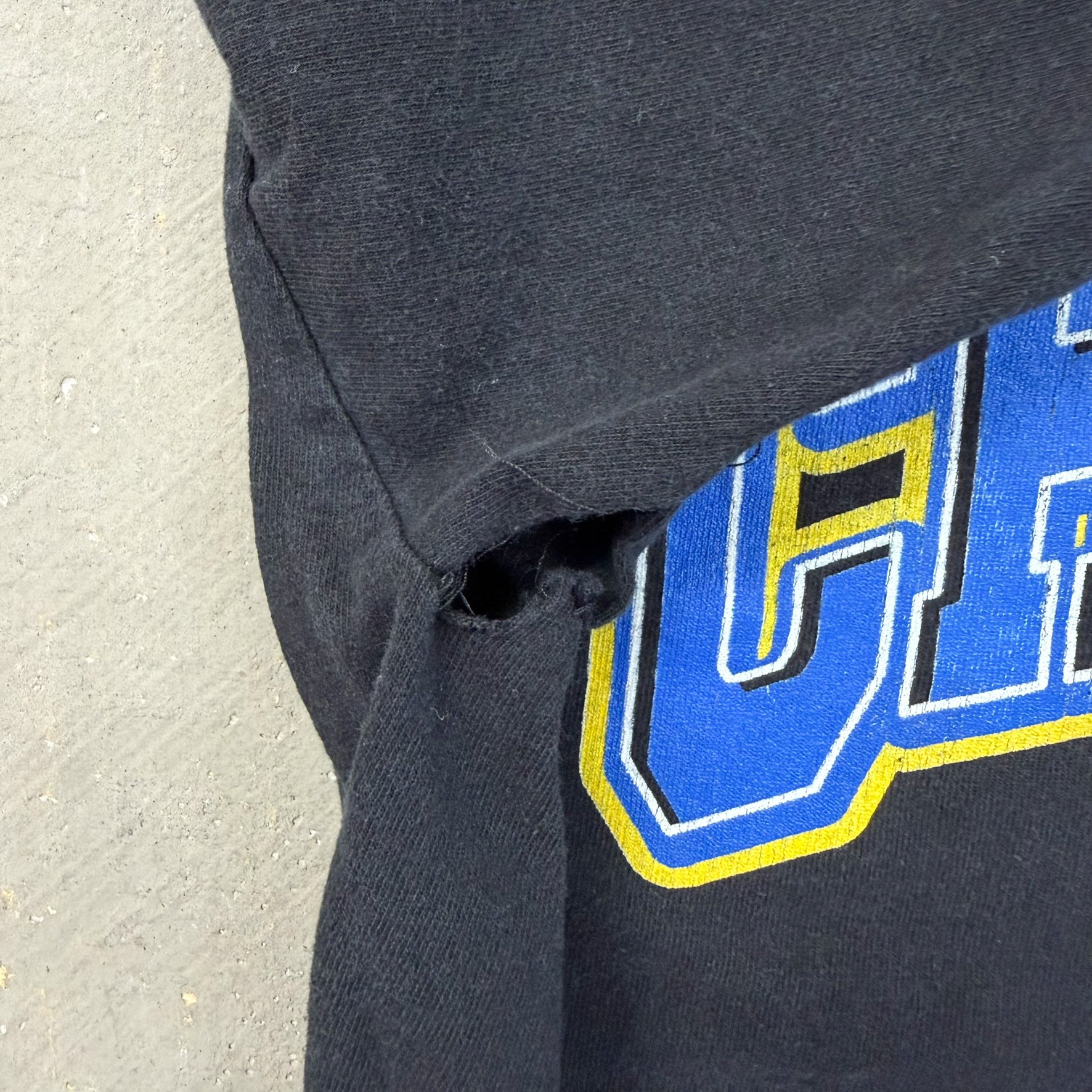 F- Los Angeles Rams Champions Logo Graphic Tee