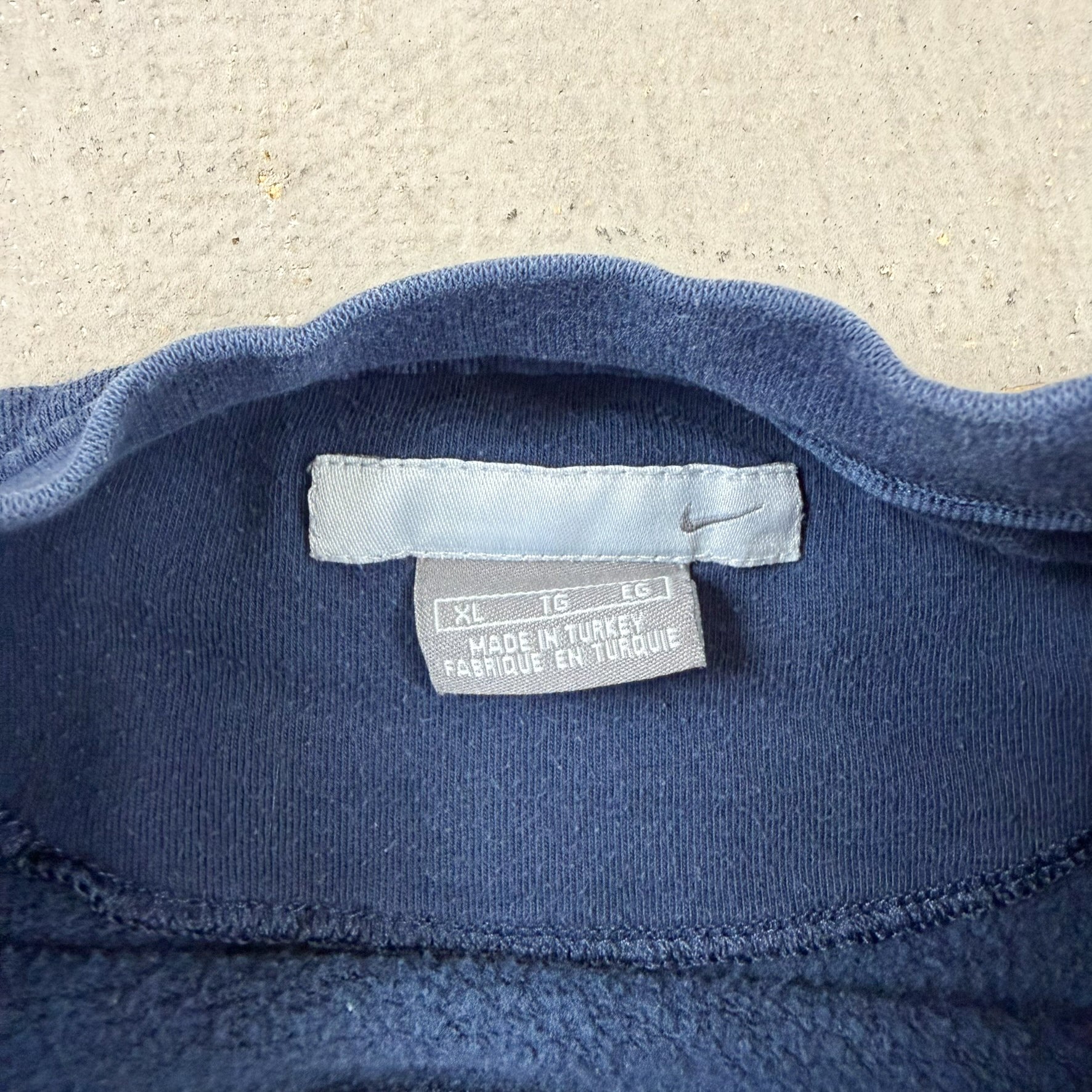 F- Vintage '00 Nike Embroidered Swoosh Navy Crewneck