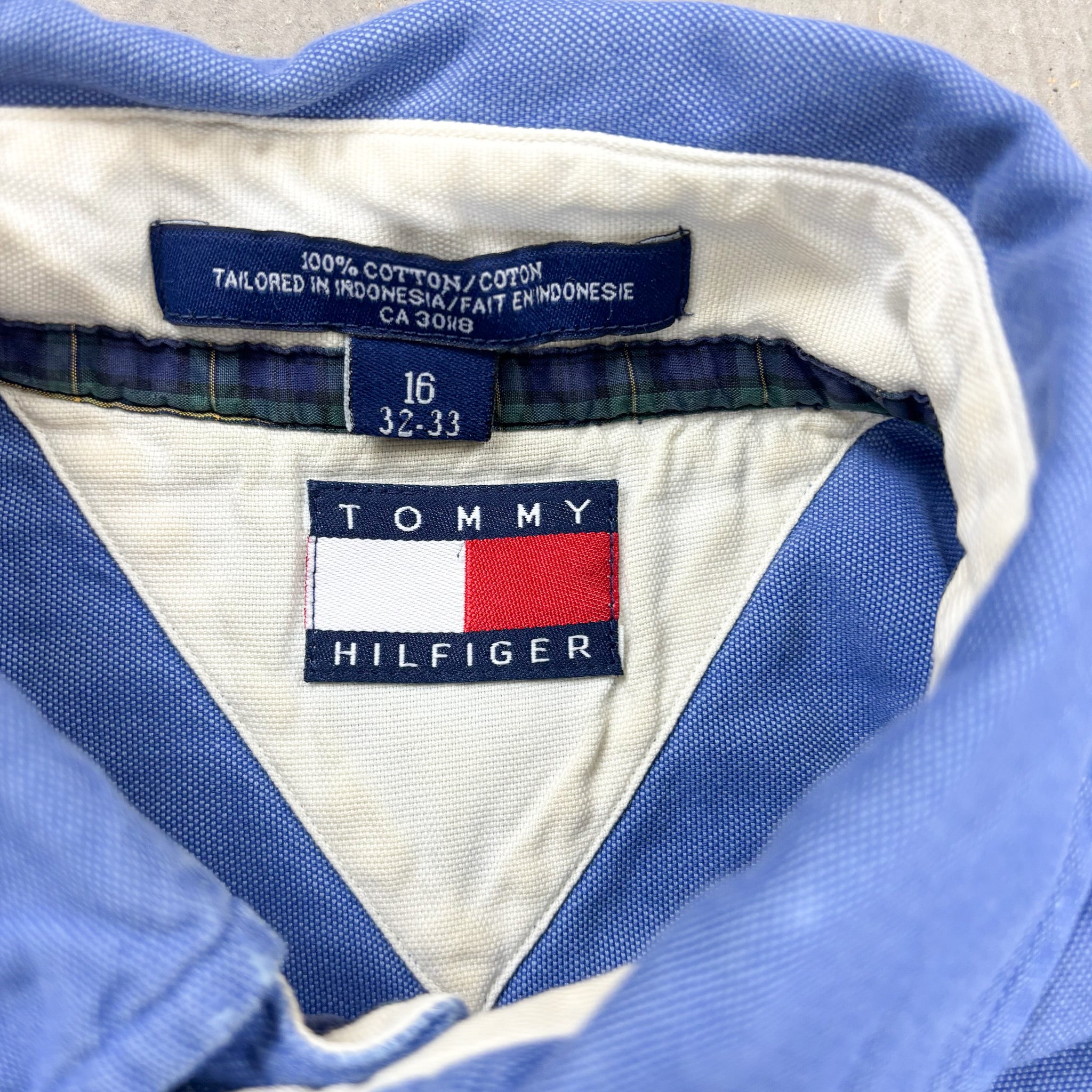 F- Vintage Tommy Hilfiger Embroidered Crest Blue Button Down Shirt
