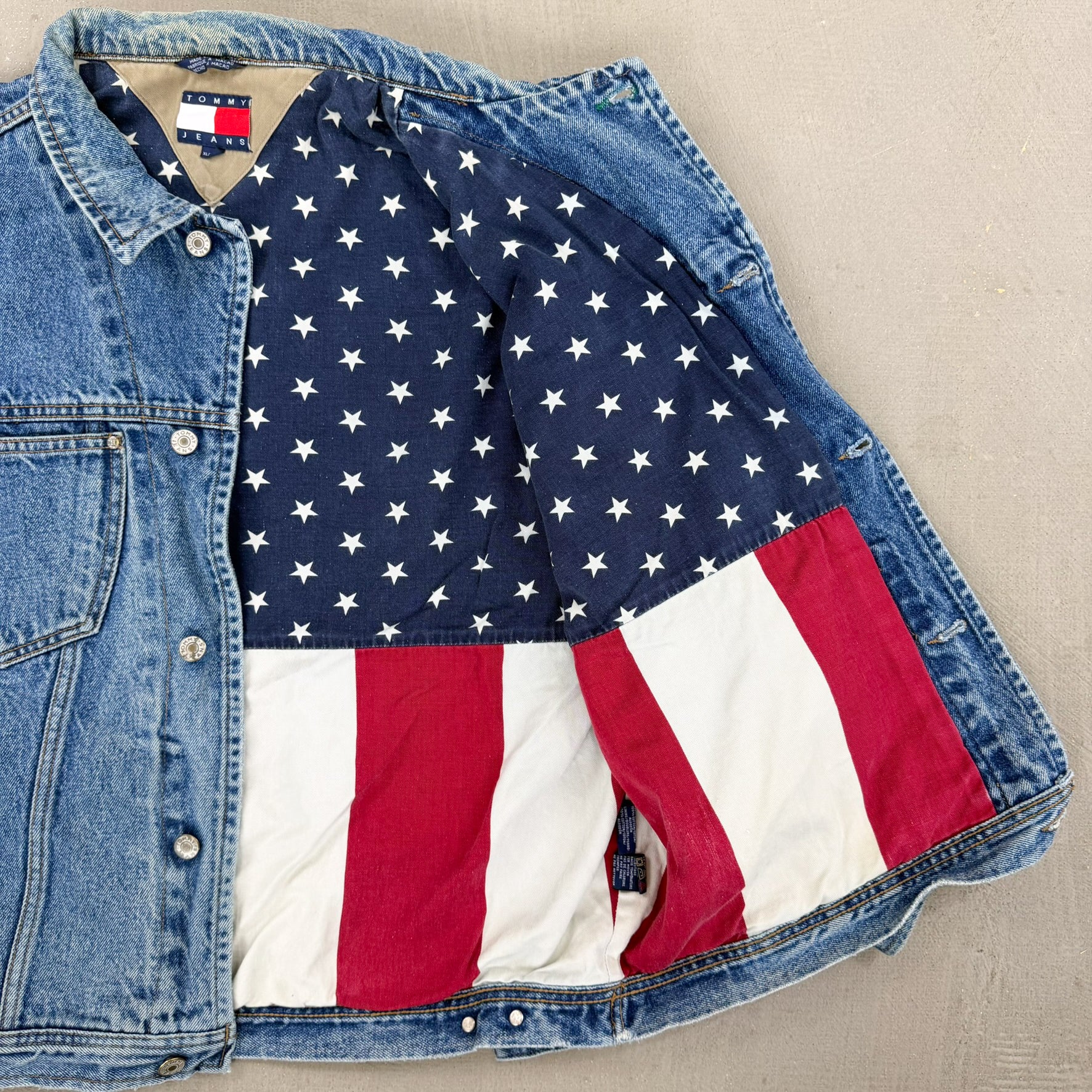 F- Vintage Tommy Hilfiger Tommy Jeans American Flag Lining Denim Jacket