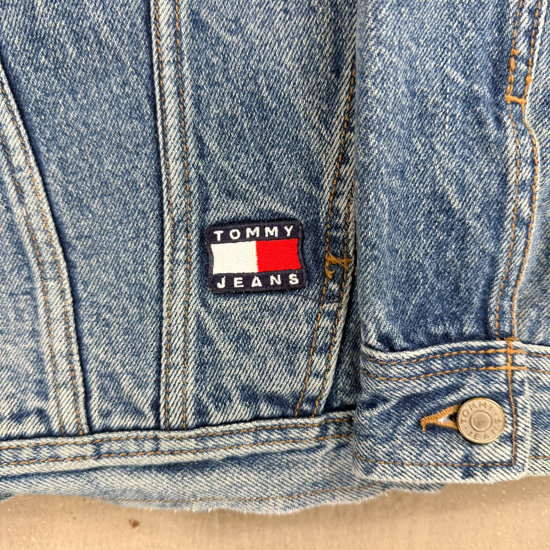 F- Vintage Tommy Hilfiger Tommy Jeans American Flag Lining Denim Jacket