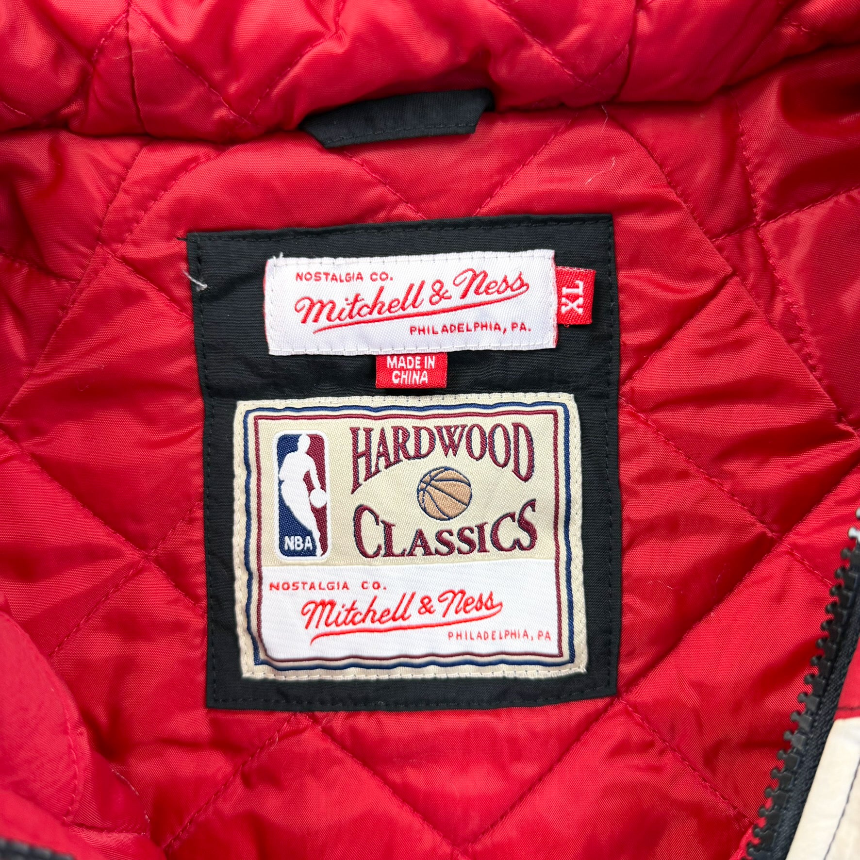 F- Vintage Chicago Bulls NBA Mitchell & Ness Zip Up Winter Jacket