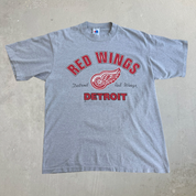 J- Vintage Detroit Red Wings NHL Logo & Text Graphic Single Stitch Tee - M
