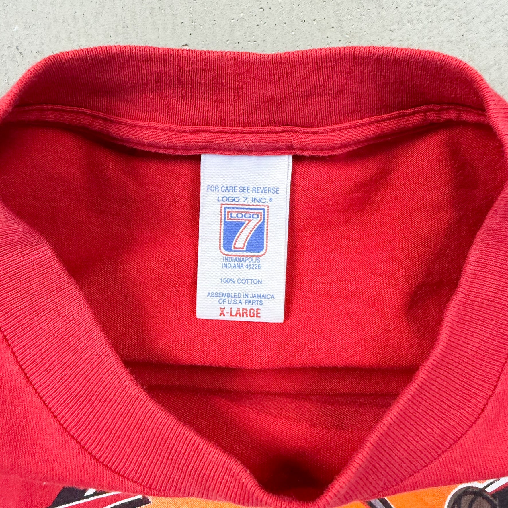 F- Vintage '98 Chicago Bulls 6 Times NBA Champions Logo 7 Tee